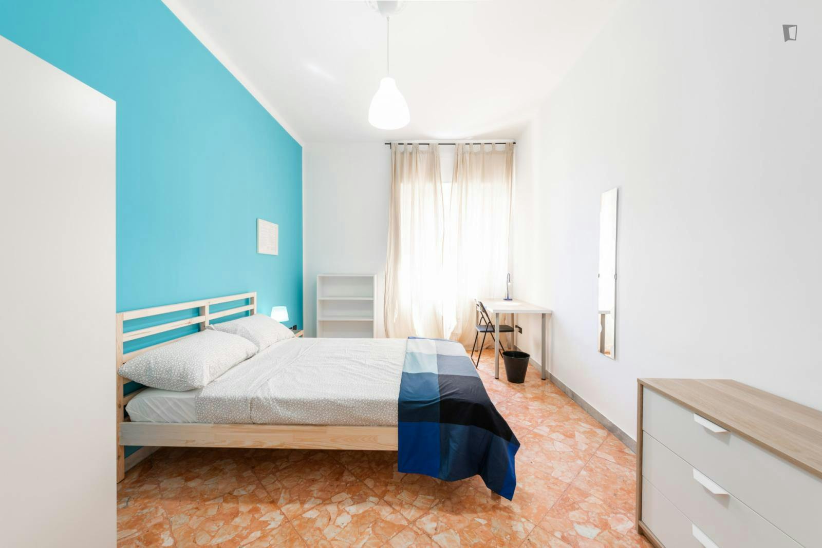 Fantastic double bedroom near Bari Sud Est train station