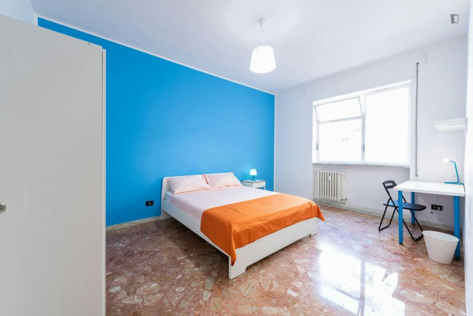 Attractive double bedroom near the Bari Centrale transport station