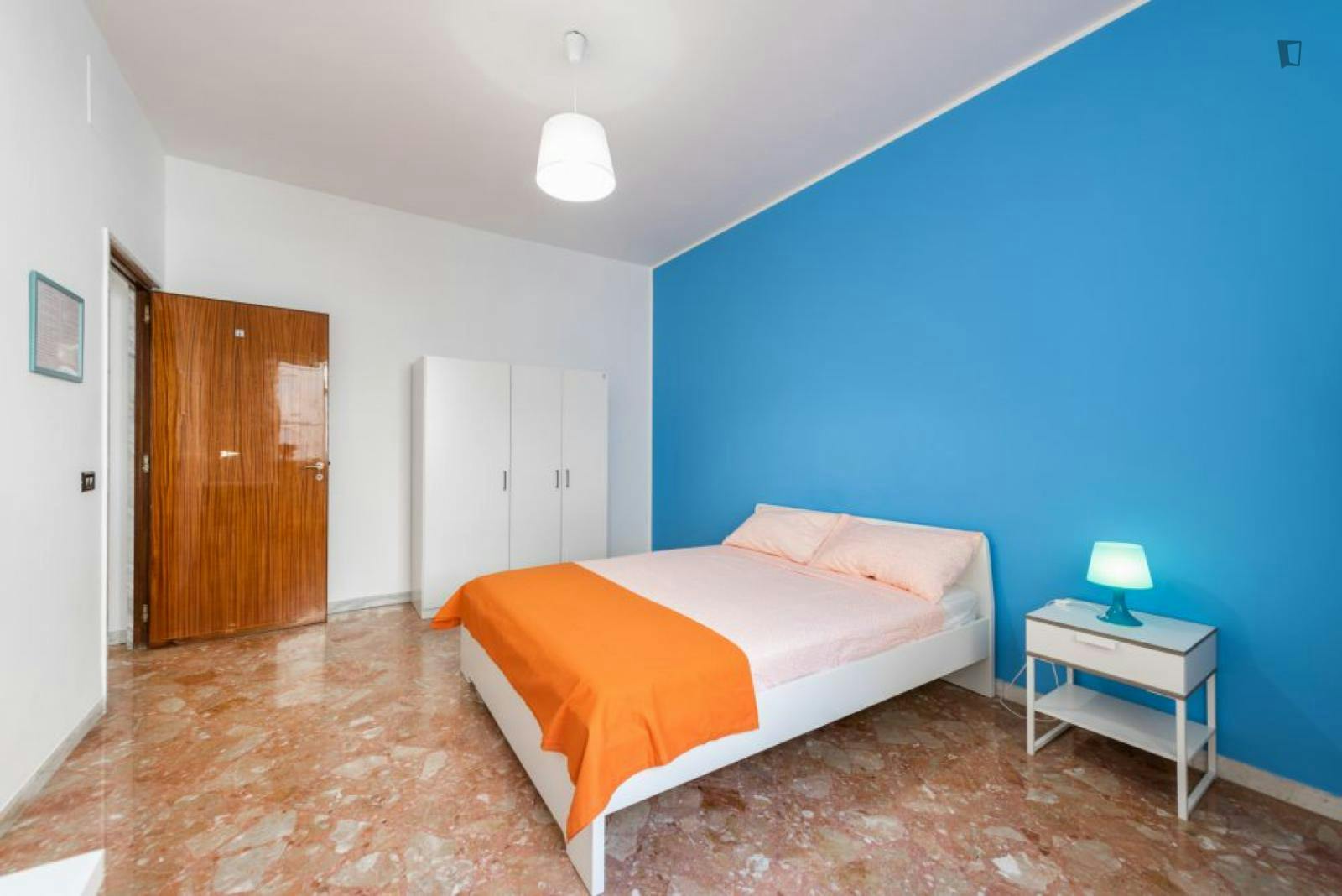 Attractive double bedroom near the Bari Centrale transport station