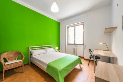 Cozy double bedroom in a 4-bedroom flat near Policlinico di Bari