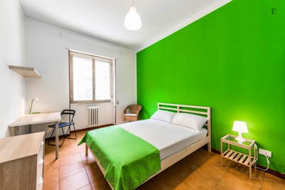 Comfy double bedroom in a 4-bedroom flat near Policlinico di Bari