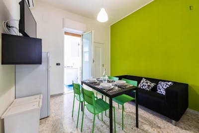 Bright double bedroom in the centre of Bari