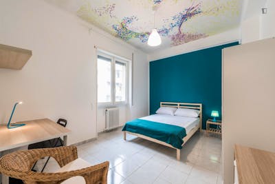 Beautiful double bedroom in a 4-bedroom apartment near Bari Centrale transport station