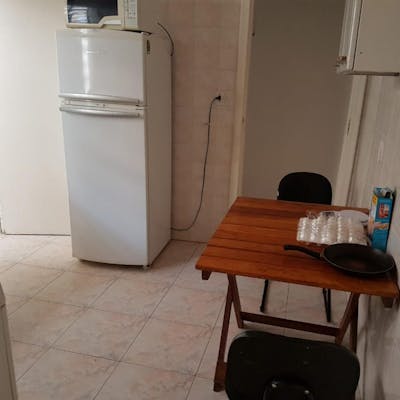 Homely twin bedroom in a large apartment, in Vila da Saúde