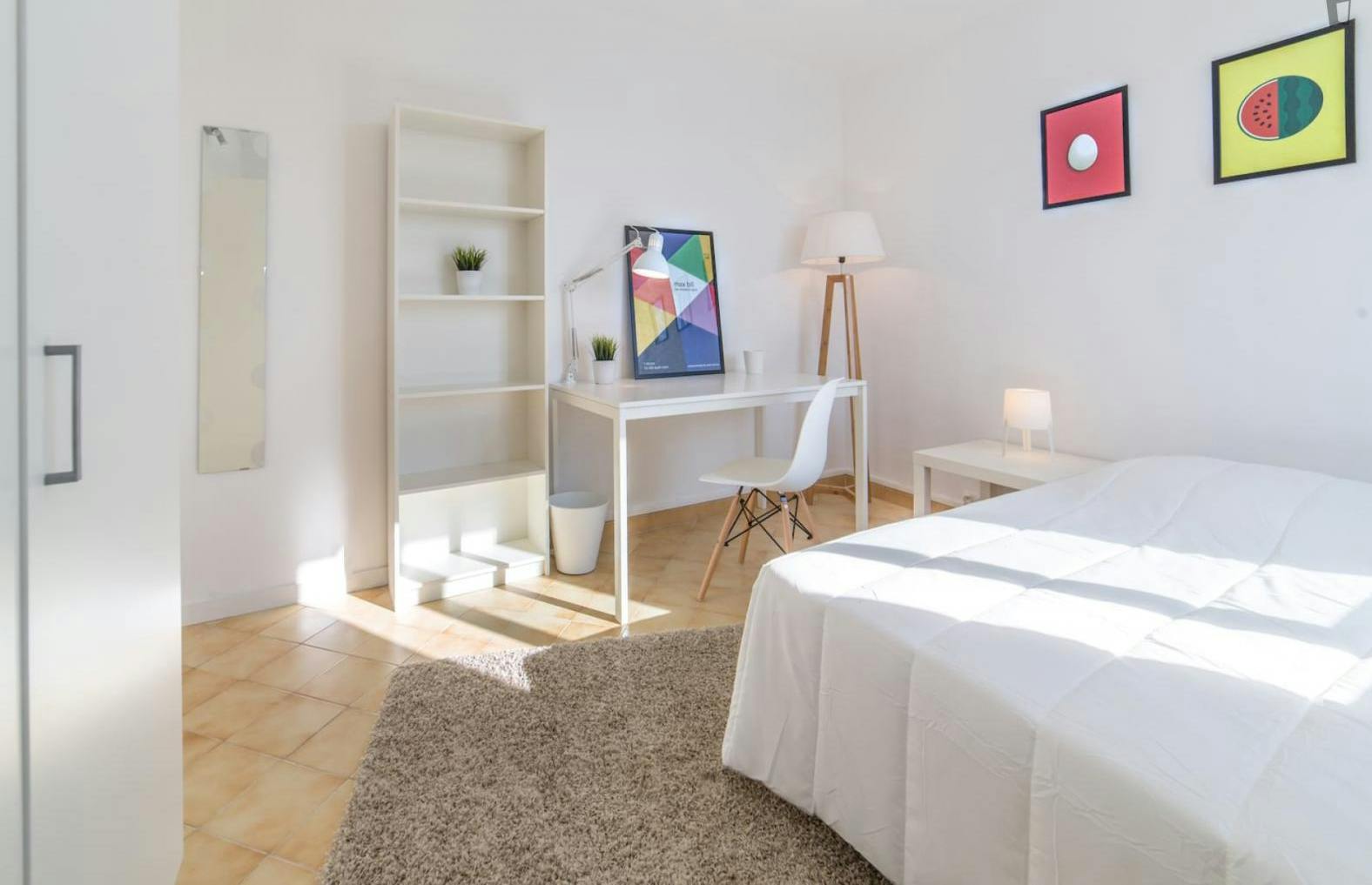 Luminous single bedroom in Les Aubes