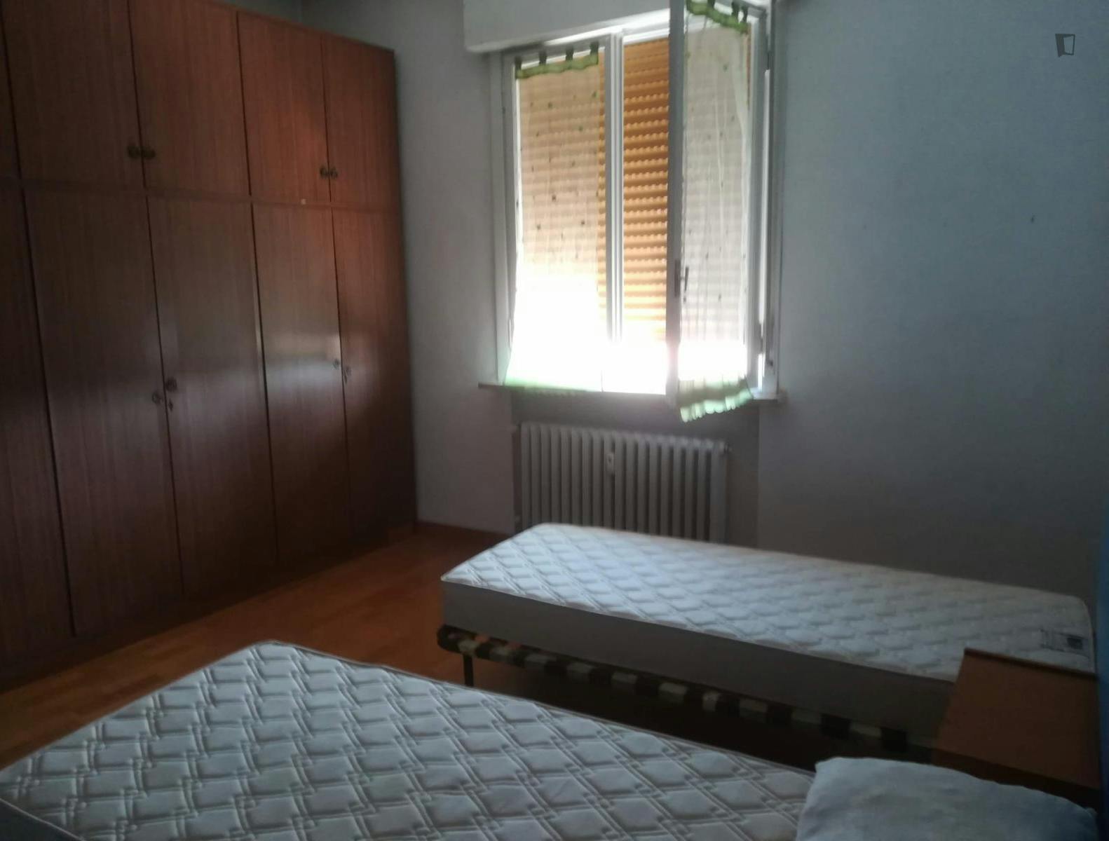 Snug single bedroom in a 3-bedroom apartment, in Saliceto Sul Panaro