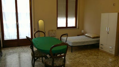 Single bedroom in a 4-bedroom apartment near Piazza Università  - Gallery -  2