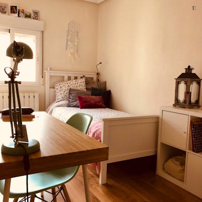 Single bedroom in a 4-bedroom apartment near Parque la Granja