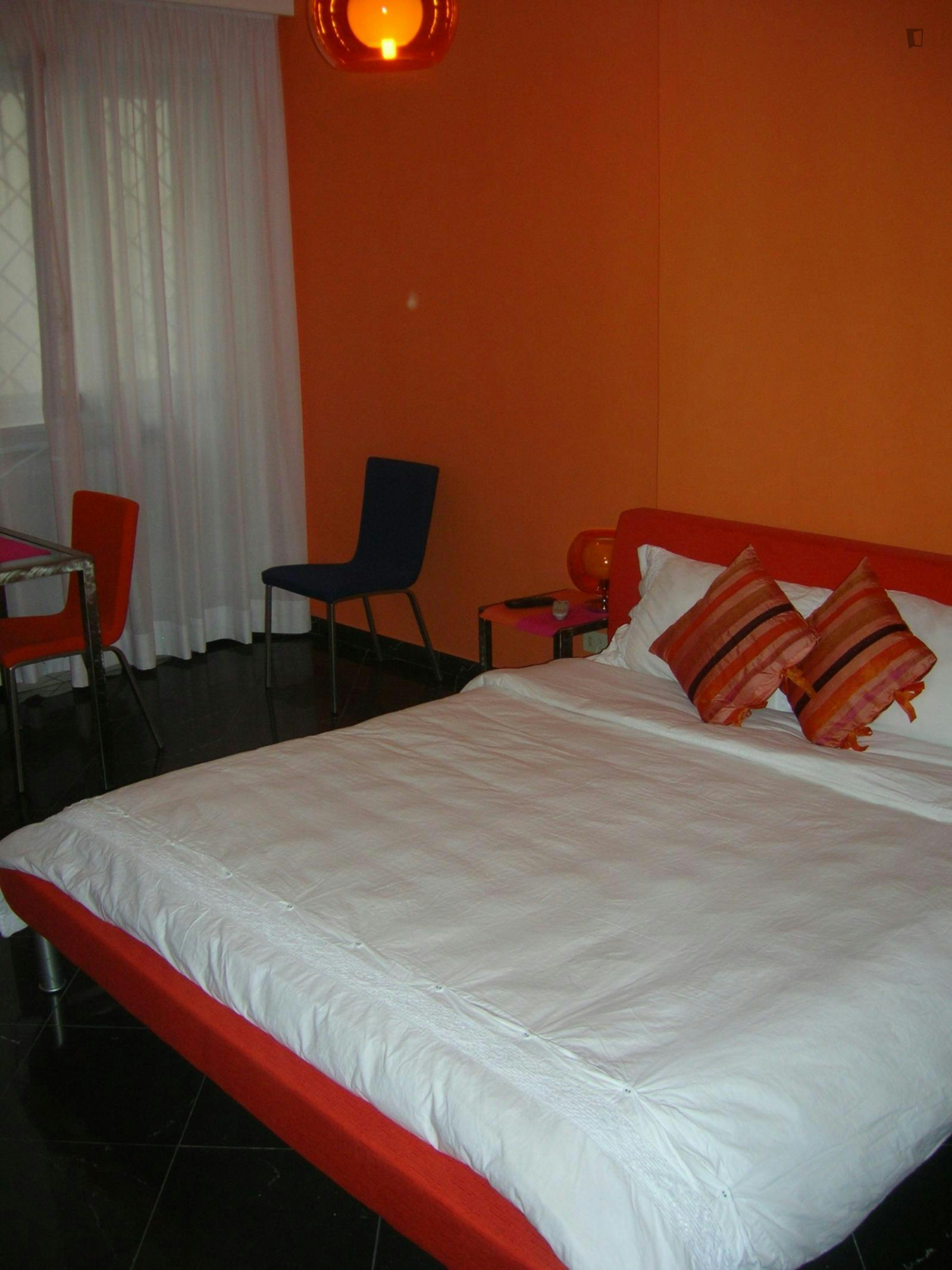 Nice double ensuite bedroom in Portuense