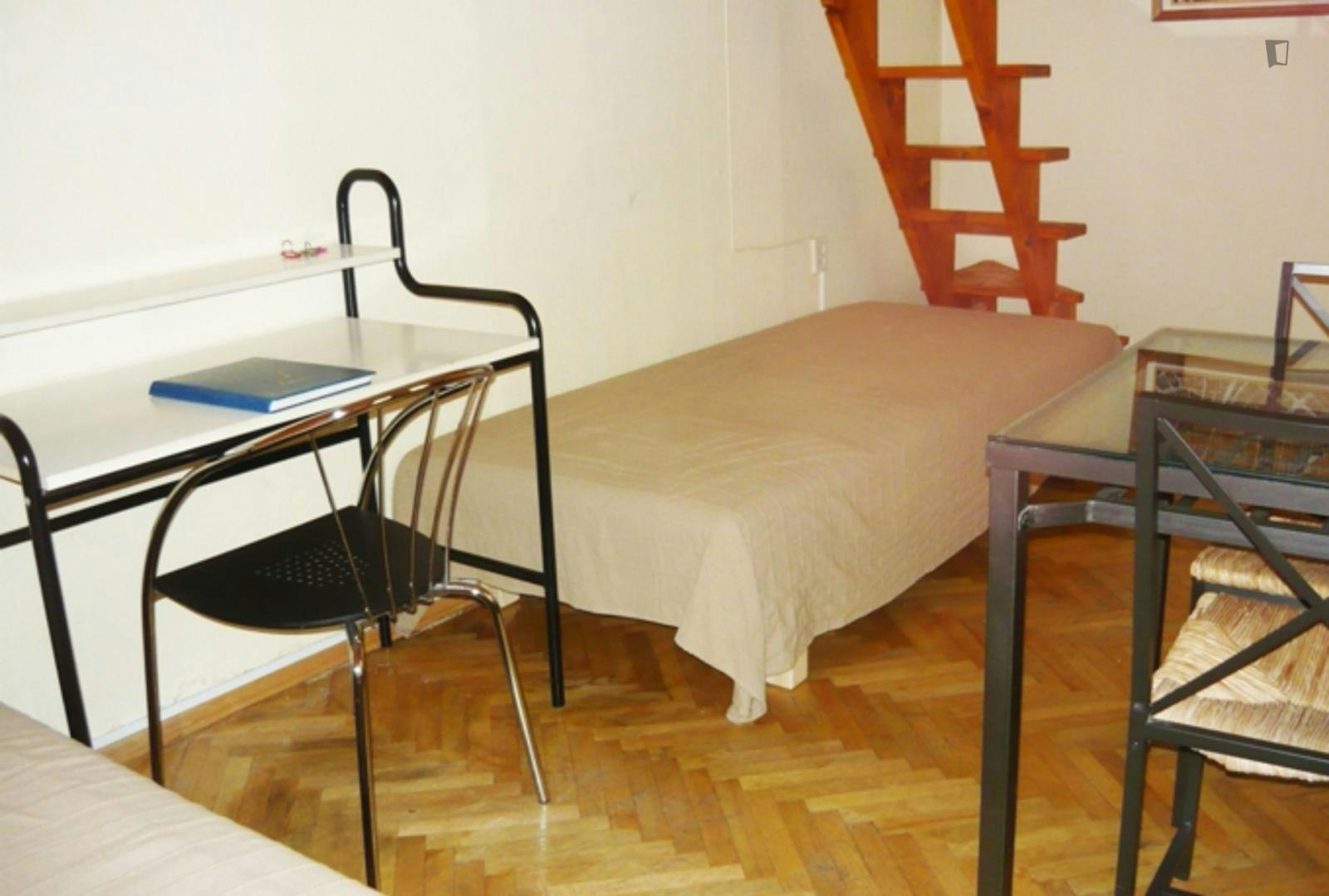 Cozy 1-bedroom apartment near Arany János Street metro station