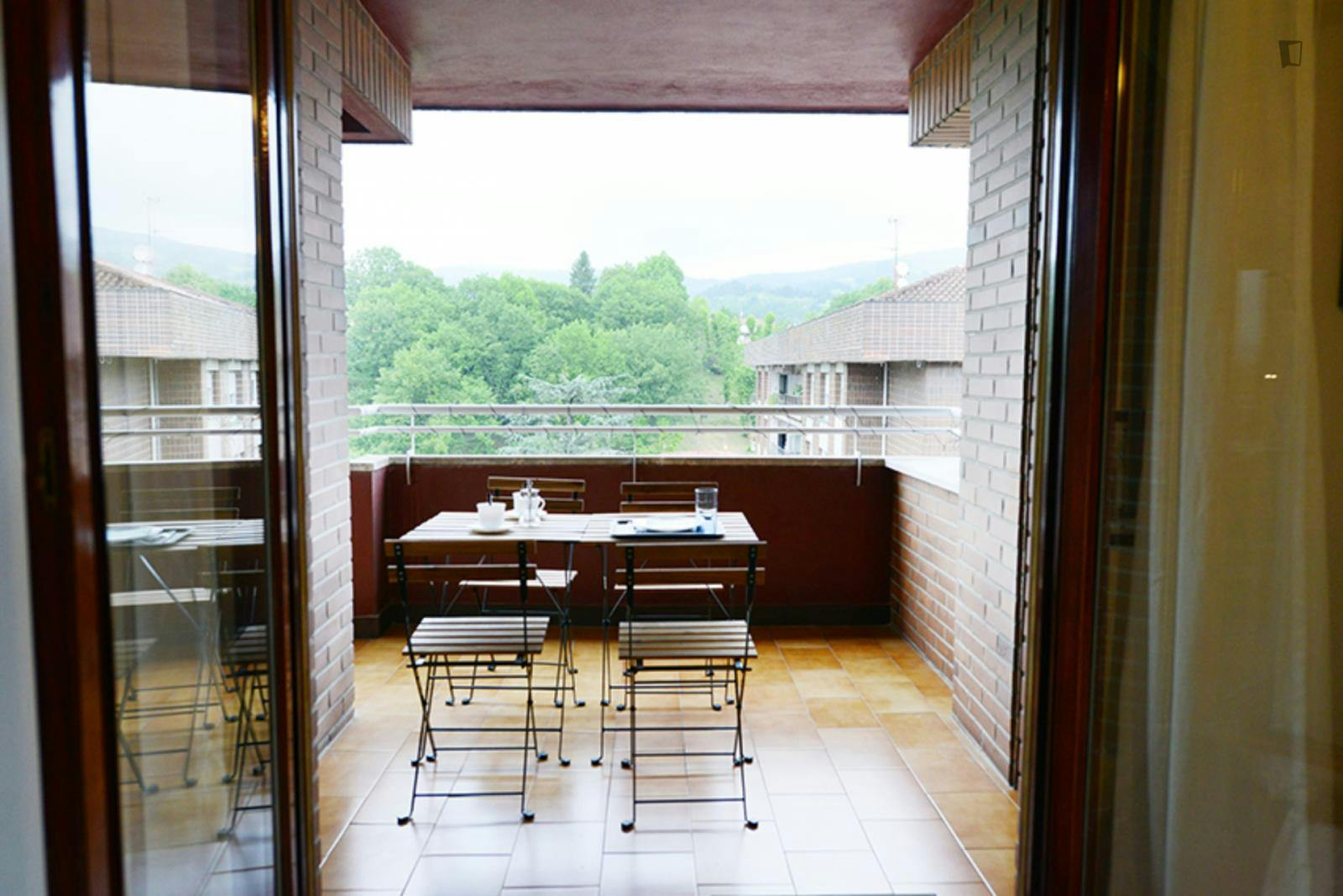 Appealing double bedroom, with balcony, in Galdakao