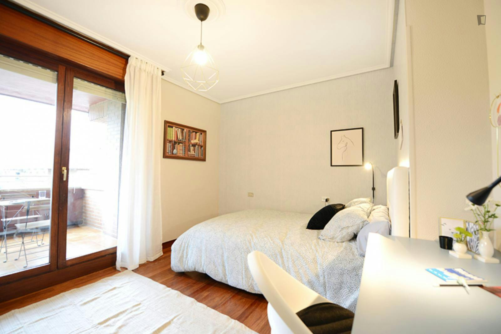 Appealing double bedroom, with balcony, in Galdakao