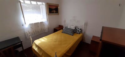 Bright single bedroom in Barreira