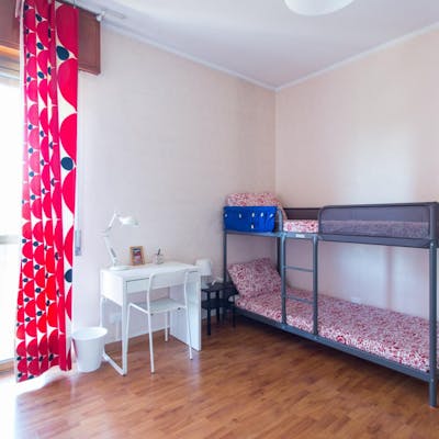 Single bed in a twin bedroom, in Sesto San Giovanni Neighbourhood  - Gallery -  3