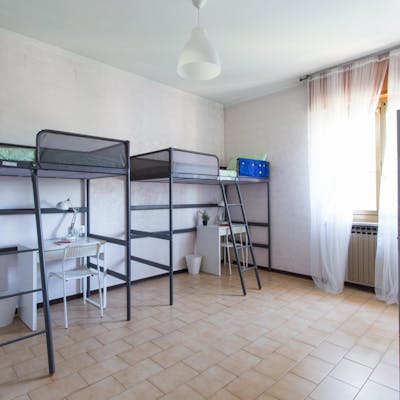 Single bed in a twin bedroom in Sesto San Giovanni Neughbourhood  - Gallery -  2