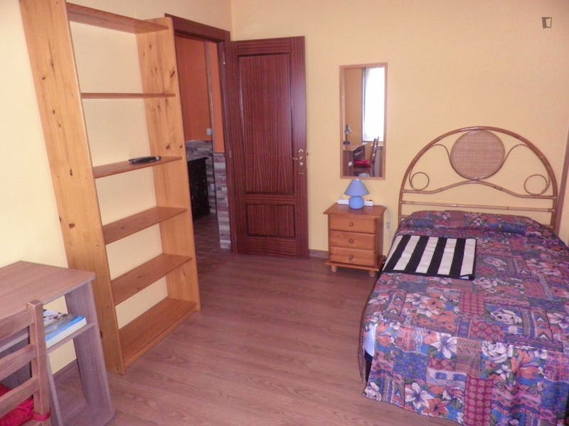 Homely single bedroom in a 3-bedroom flat, near the Humanidades campus of Universidad de Oviedo  - Gallery -  1