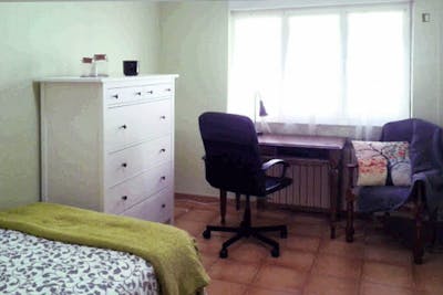 Very nice single bedroom in a 3-bedroom apartment, in Cueva