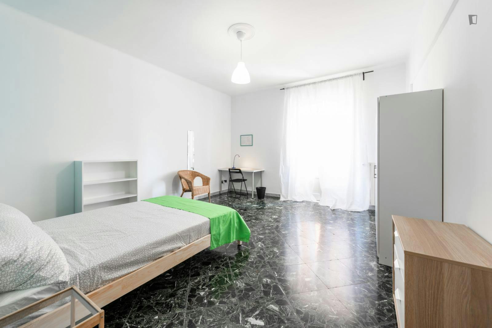 Stylish double bedroom near Bari Sud Est train station