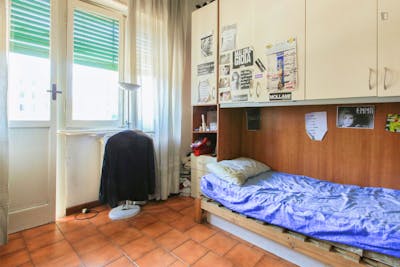 Bed in a twin bedroom close to Politecnico di Milano - Campus Bovisa