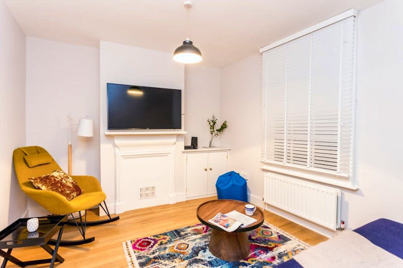 Modern three-bedroom apartment close to Parkers Field