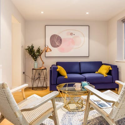 Modern three-bedroom apartment close to Parkers Field