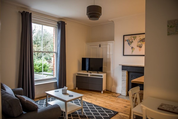 Toothbrush Apartments - 1 Bed Apartment near Christchurch Park, with street parking
