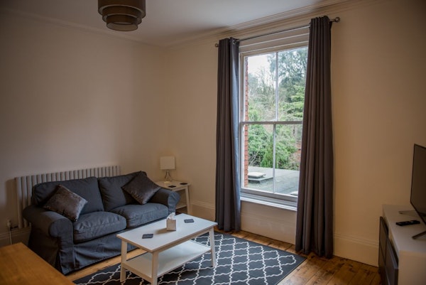 Toothbrush Apartments - 1 Bed Apartment near Christchurch Park, with street parking