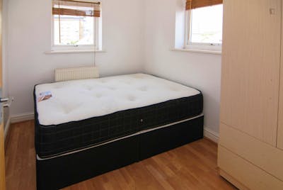Snug single bedroom in a 5-bedroom flat, in Isle of Dogs  - Gallery -  1