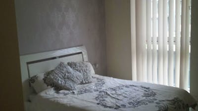 Snug single bedroom next to Lewisham Southwark College  - Gallery -  1