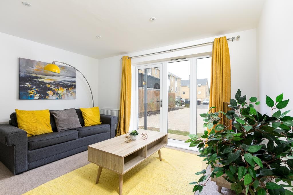 Modern and Stylish Two-Bedroom Apartment in Hertford