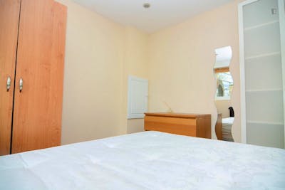 Sublime double bedroom in Canning Town  - Gallery -  2