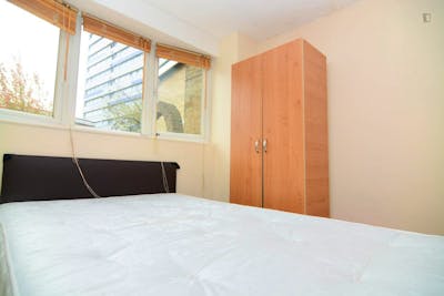 Sublime double bedroom in Canning Town  - Gallery -  1