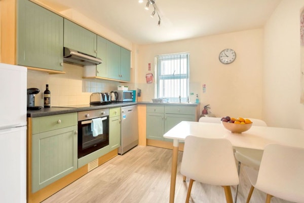 Stylish 4 bed apartment in great location