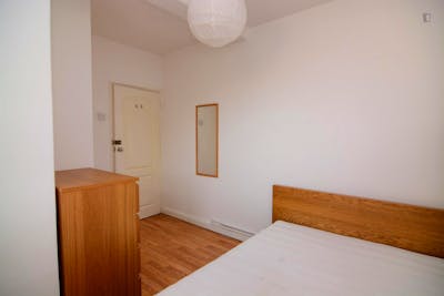 Cool single bedroom in Limehouse  - Gallery -  1