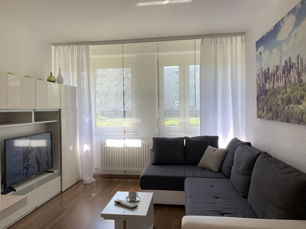 2 room apartment - near subway and motorway access