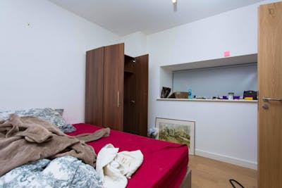 Spacious double ensuite bedroom in central Crookes  - Gallery -  2