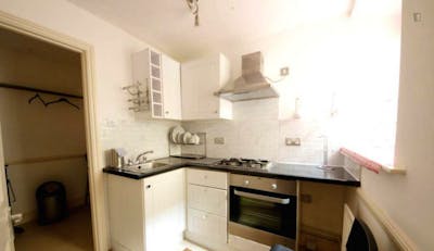 Humble 1-bedroom house in Brixton  - Gallery -  3