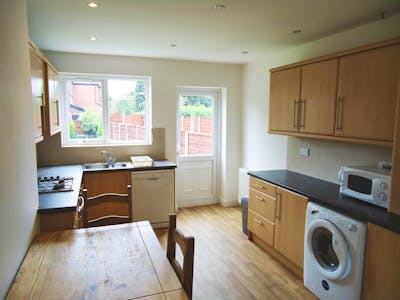 Single bedroom in affordable 6-bedroom house in Fallowfield  - Gallery -  3