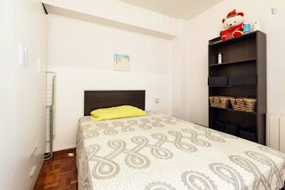 Spacious single bedroom near UO - Campus de El Milán