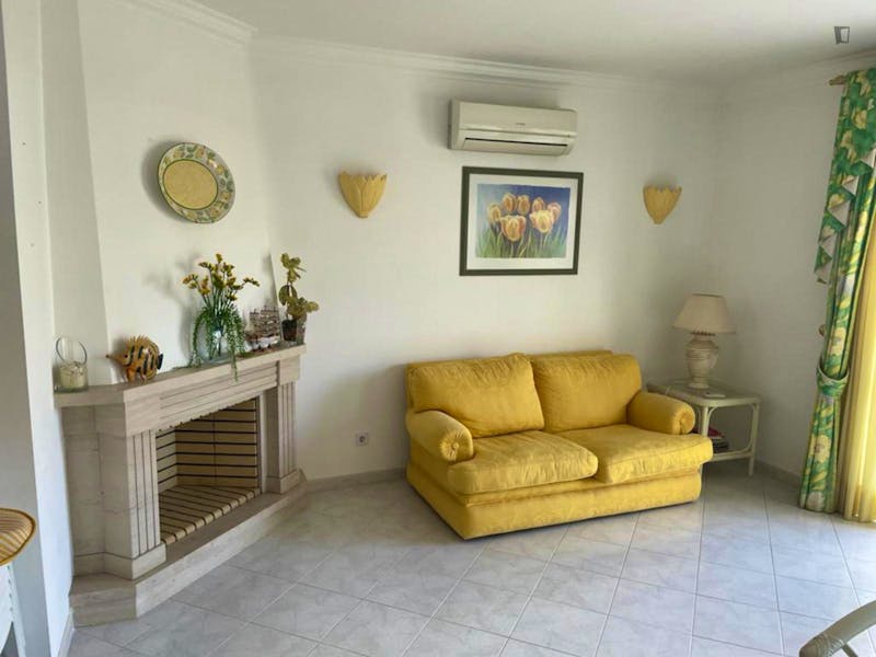 Cosy apartment in Quarteira with pool