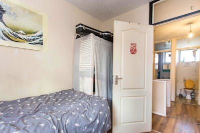 Cool single bedroom in well-connected Stepney  - Gallery -  3