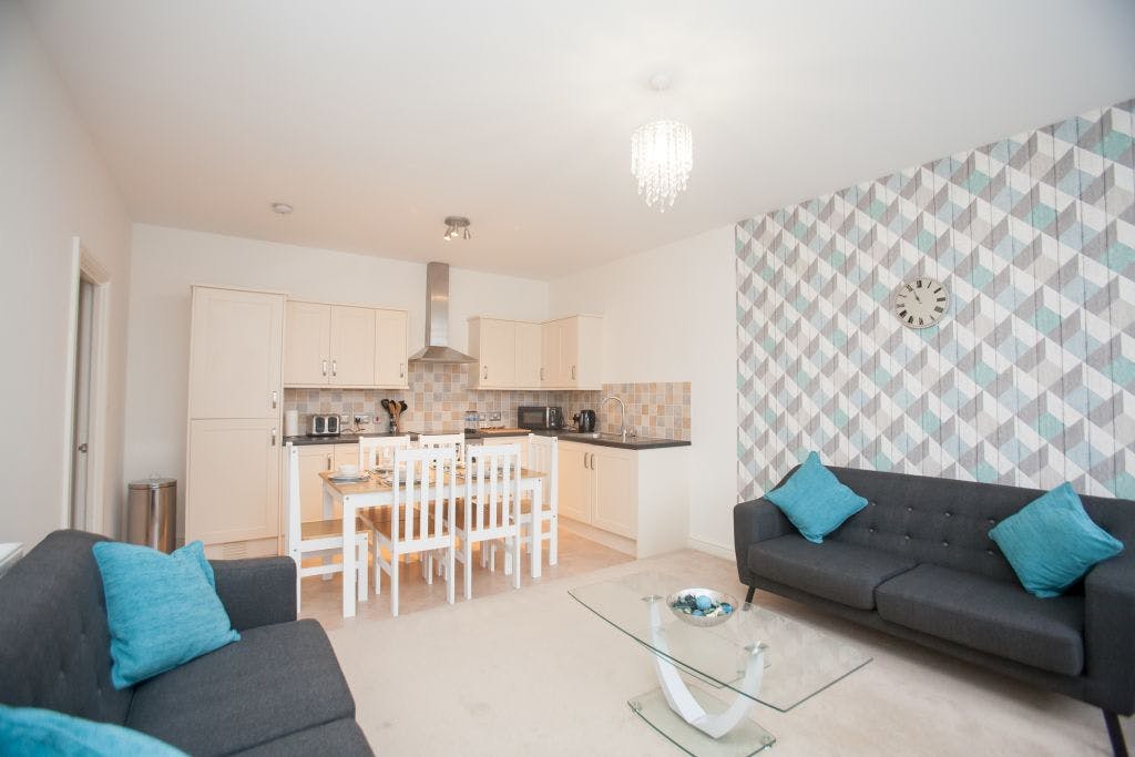 Centrally Located, Luxury Two Bedroom Apartment with En-suite in Swindon