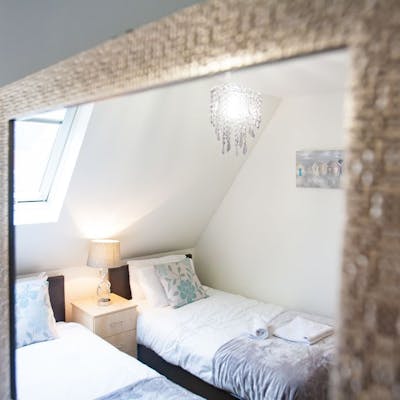  Luxury Three Bedroom Apartment with En-suite in Swindon