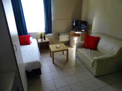 Furnished Studio with own kitchen and private bathroom 