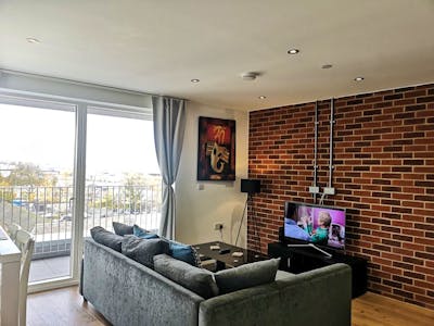  Newly built stunning and contemporary 3 bedroom apartment on Station Road 