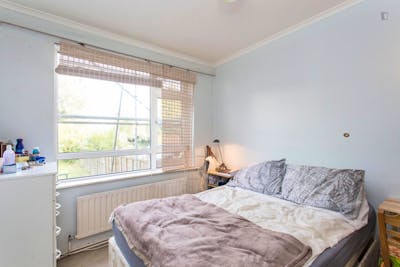 Simple double bedroom near the Willesden Green tube  - Gallery -  1