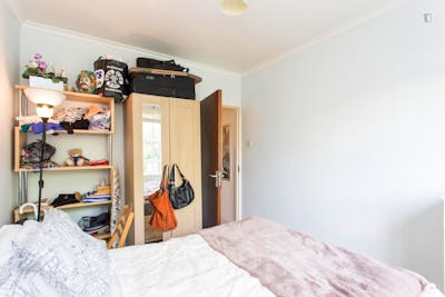 Simple double bedroom near the Willesden Green tube  - Gallery -  3