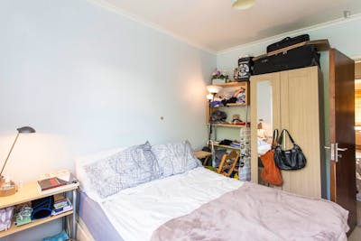 Simple double bedroom near the Willesden Green tube  - Gallery -  2