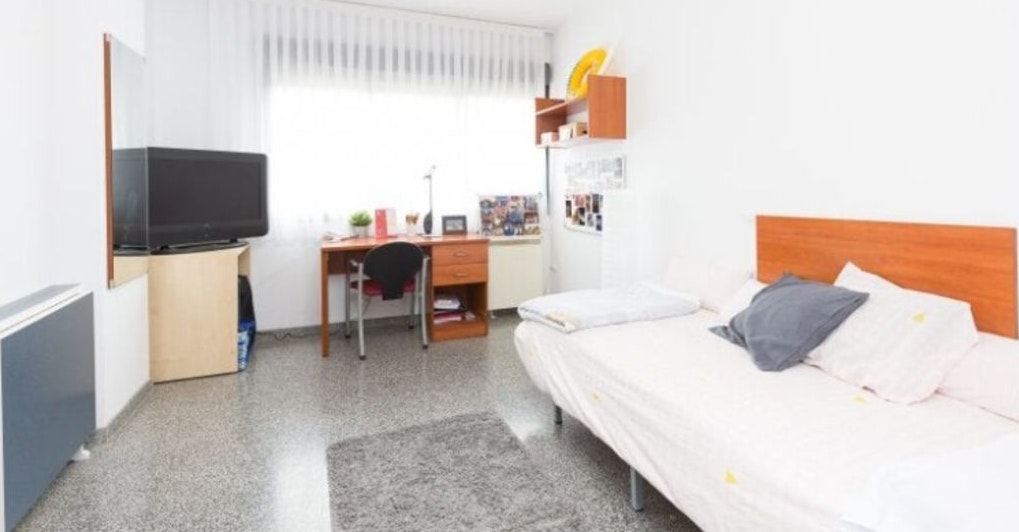 Fully equipped double room in a University Residence
