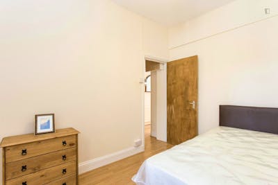 Good-looking double bedroom close to North London College  - Gallery -  2